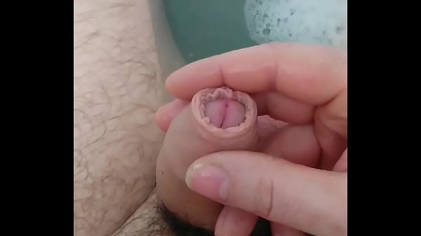 Ich pisse und zeige meine Eichel 