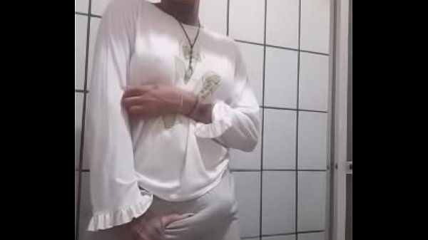 Play MP4 - travesti do pau grande gozando&comma; nem parece que tenho so 20cm&comma; completo no RED&period;