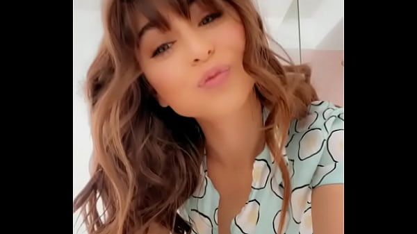 Riley Reid showing her_big ass