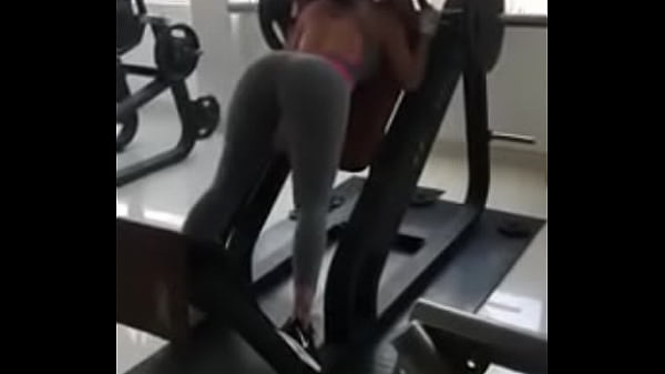 culona roxy en el gym