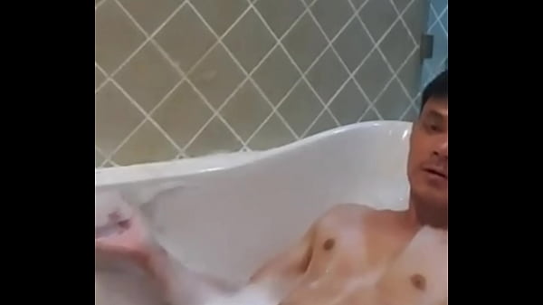 Play MP4 - Alone in the resort