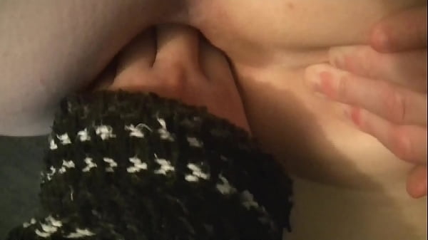 Play MP4 - 4 fingers in her ass