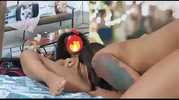 Fazendo amiga gozar na minha boca