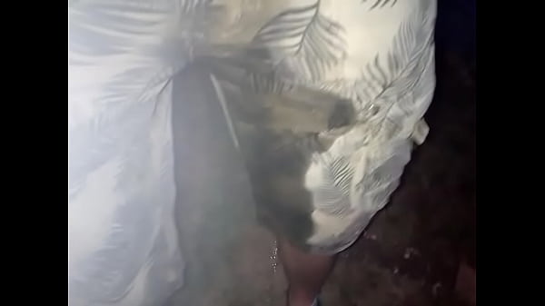 Play MP4 - Pee pants in the garden