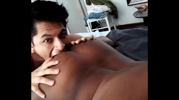 Play MP4 - Comiendome el culo