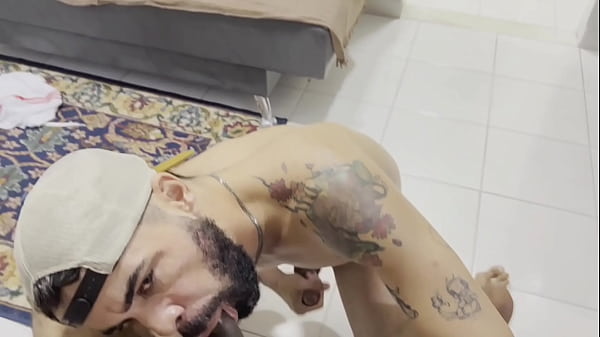 Qdo o vizinho chega altinho da balada e vc ta com tes&atilde;o de manh&acirc;. Junta tudo e sai uma bela foda 