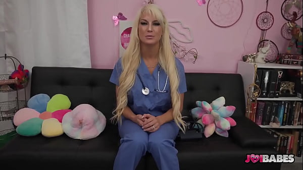 Nonton Sexy Curvy Blonde Nurse Bree Brooks Give Joi thumbnail