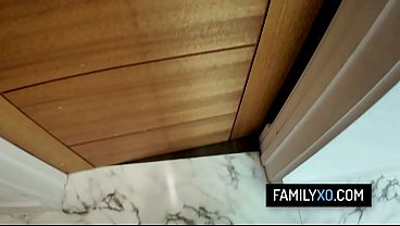 Nonton Kinky Babe Orgasm On Her Stepdaddy Huge Dick thumbnail