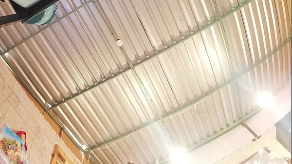 Play MP4 - SIN BRAGAS grabo a la mama de mi amigo bajo su vestido