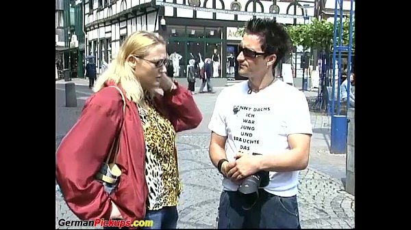 Play MP4 - german Milf picked up for sex in nature