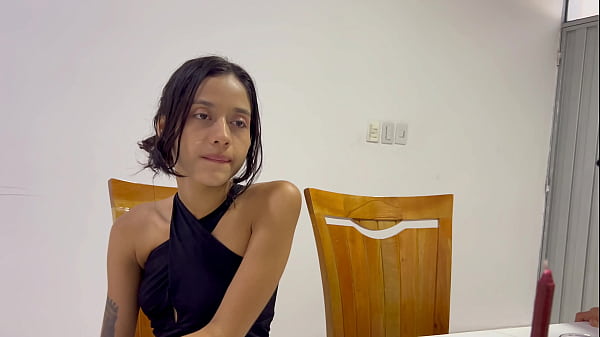 Nada mejor que una follada como bienvenida a mi hermanastra luego de su campamento de verano 