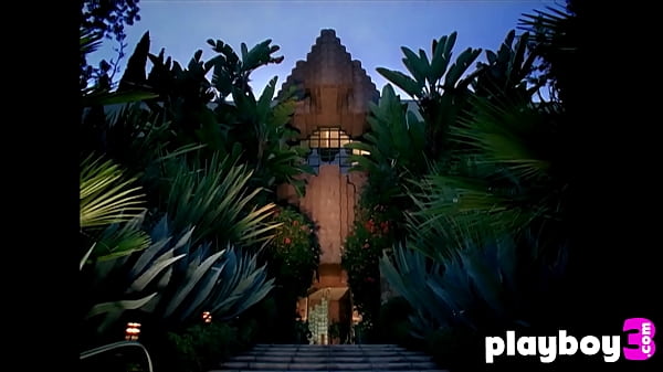 Latina MILF Francesca Frigo posing naked outdoor and_exposed perfect curved body