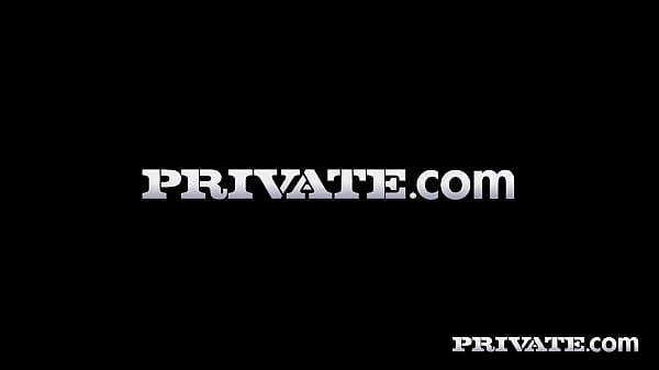 Lia lin gets horny by the pool 