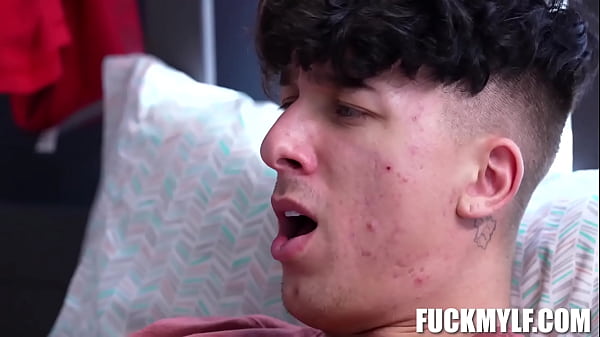 Play MP4 - Zoey and Ethan&rsquo;s family tradition