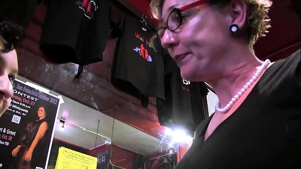 Sextoy lesbian milf cougar xxx