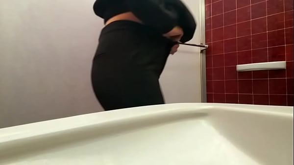 Play MP4 - Esta Mexicana esta en el ba&ntilde;o mostrando su culo por WhatsApp y la graban