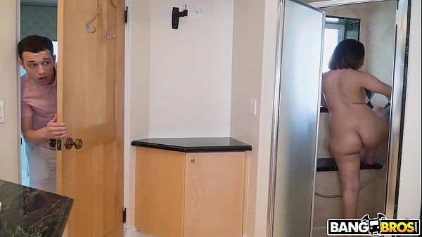 BANGBROS - Thicc Girl Next Door Valentina Jewels Fucks Her Not So Secret Admirer 