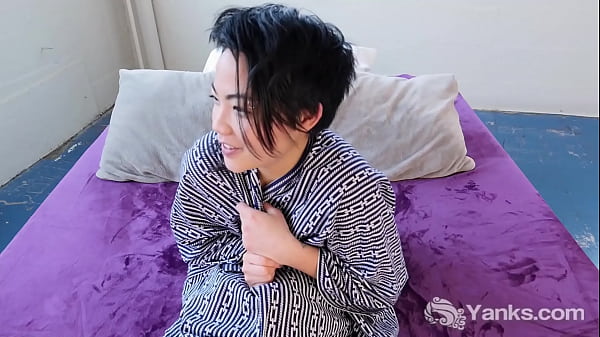 Play MP4 - Yanks Babe Cutey Asian Hope Gold Playing With Her Pussy