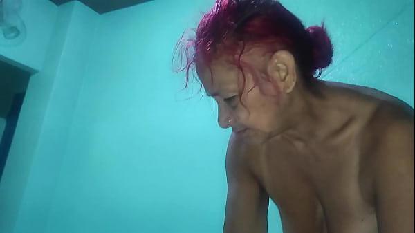 Me encanta esta madura que le gusta sentir por el ano 