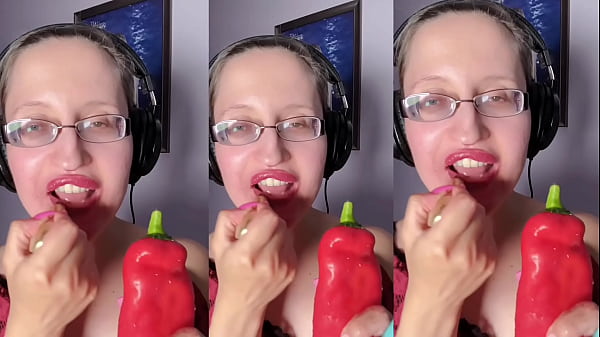 Giantess Big Lips Lipstick Eating thumbnail