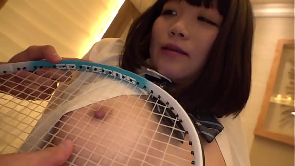 小柄で可愛らしい子です。テニスを頑張っているらしいのですが特に強いというわけでは無いそうです。とても生真面目で、「サボってでも会いたい」という事でしたので、こちらの要望は、ある程度聞いてくれていたので、最後は、中出しさせて貰いました。 thumbnail