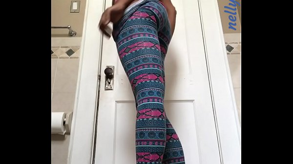 Play MP4 - girl twerking stripping fat pussy in panties up close nellycantsay