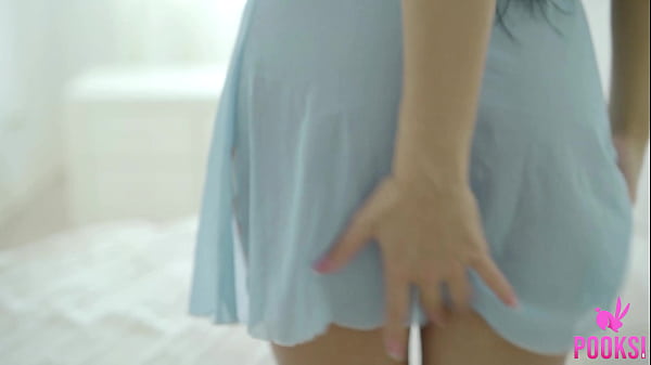 Pale sweetie ashanti o masturbates before taking a shower