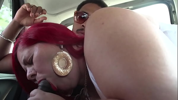 Ruiva Cheia De Curvas E As Duas Rolas Negras thumbnail