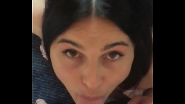 Gia Chains on her kneesThat s_every fantasy inone frame Watchher stretch that prettymouth wide