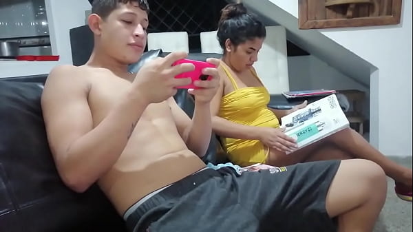 follo con mi hermanastra ella esta muy caliente 