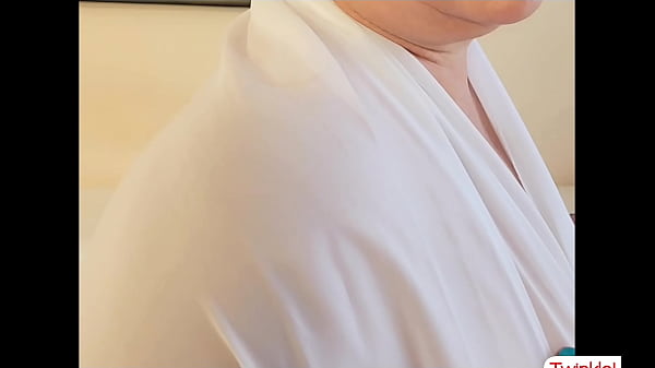 Play MP4 - Sexy chubby Granny Mature BBW plays with her white panty &excl;