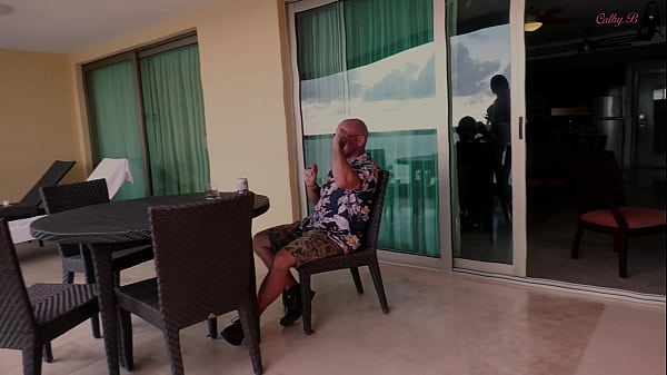 Young bimbodoll excites her personal driver on the balcony 