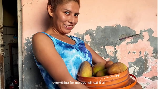 Play MP4 - fund this girl looking for mangos in the woods