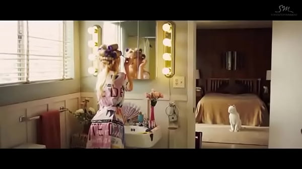 Suruba de l&eacute;sbicas no meio do deserto 