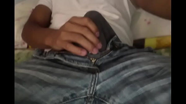 mostrando su rico PENE 