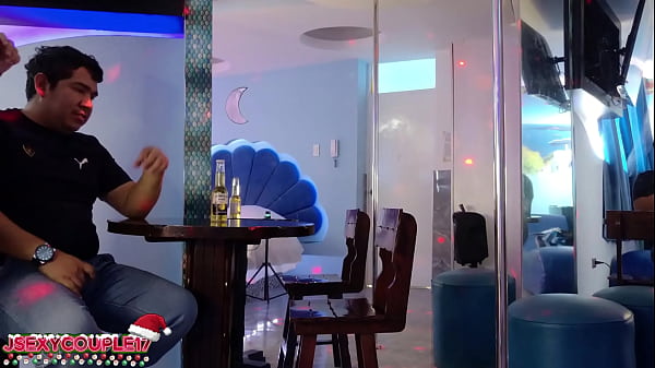 El mejor lugar donde las mujeres se desnudan en v&iacute;speras de navidad me folle a la mesera 