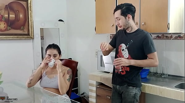 Play MP4 - Ayudo al cachondo de mi hermanastro sacar toda su leche CUM IN MY MOUTH HISTORIA COMPLETA