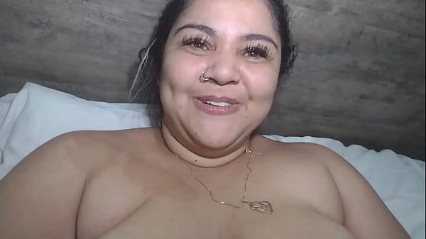 Amigo vem meter comigo pela terceira vez e enche minha xereca de porra, eu Mary Butterfly fico toda melada 
