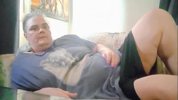 Nonton Me Masturbating On The Couch Until Having An Orgasm And Playing With My Titts thumbnail