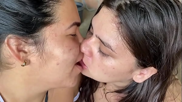 No quer&iacute;a tener sexo con mi hermanastra pero no tuve elecci&oacute;n sexo lesbico