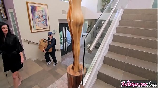 Play MP4 - Twistys - She Knows How To Deliver India Summers&nbsp;Riley Nixon When Girls Play