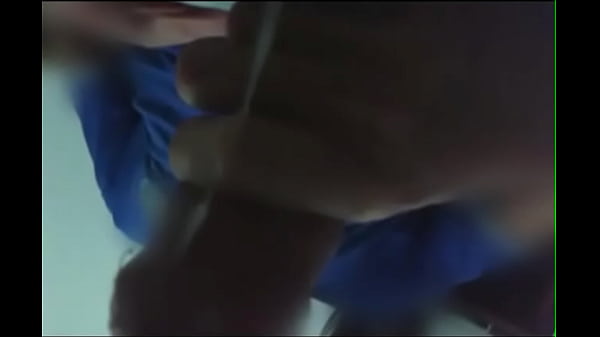 Novinho Pauzudo Goza espirrando muita porra com tes&atilde;o 