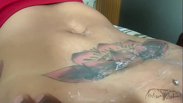 Play MP4 - Meu enteado me depilando depois que todos sa&iacute;ram de casa&comma; paguei ele daquele jeitinho bem gostoso