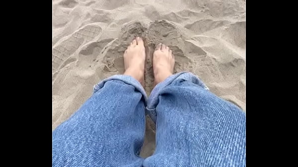 Chilean&rsquo;s feet on the sand 