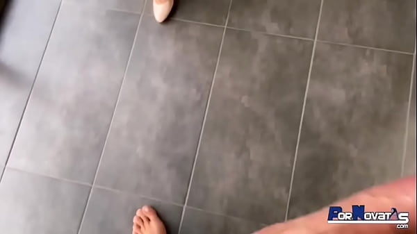 Colombiana_morena bien tetona follando en casa conVictor Bloom