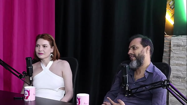 Vivem um relacionamento não monogâmico e_não se_considera um poliamorista além_de ser difícil_encontrar um fixo Reh Queen Kstro SHEER_RED