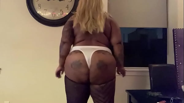 It s Halloween_And I m_Model Hazelnutxxx U LikeHow I Wiggle Dis Ass