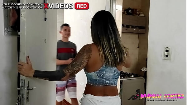 Fiquei louca de tes&atilde;o e chamei o novinho pra foder meu cu