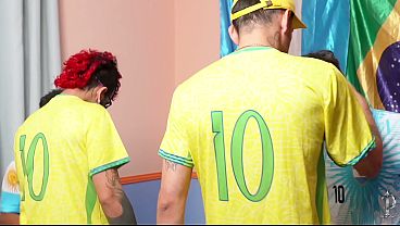 4 amigos foram ver jogo da copa do mundo e virou putaria (COMPLETO NO RED)
