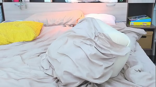 Gorgeous blonde masturbates and_talks to subscribers